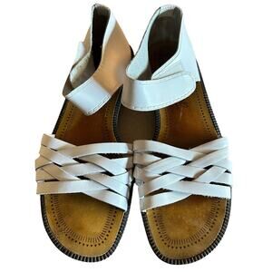 Romano Genuine Leather Sandal, size 7.5 Made in Brazil